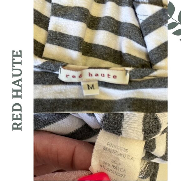 🛍️3/$40 Red Haute Stripe Grey White Knit Top Batwing Sleeves V Neck Size Medium - Picture 5 of 5